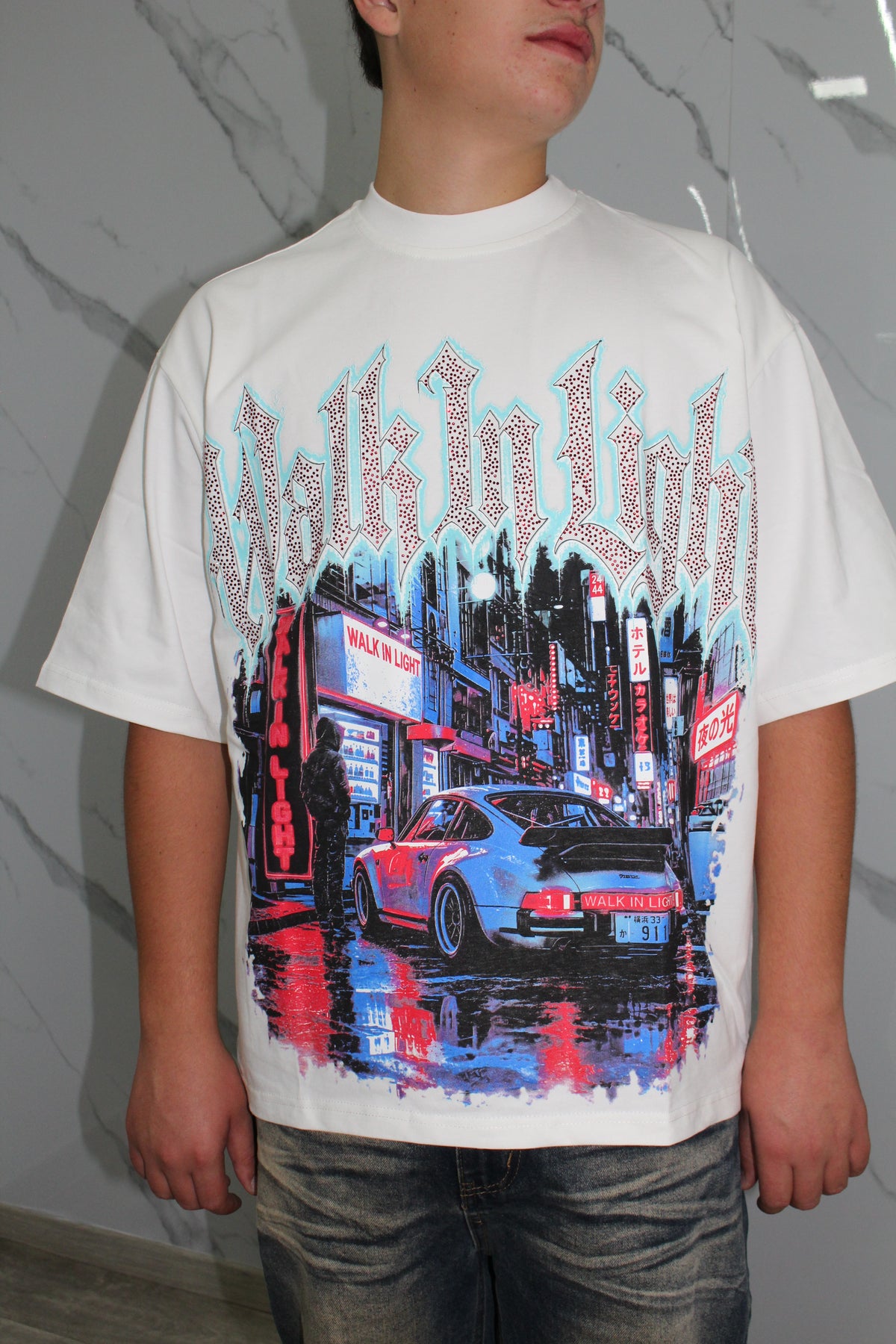 T shirt walk in light