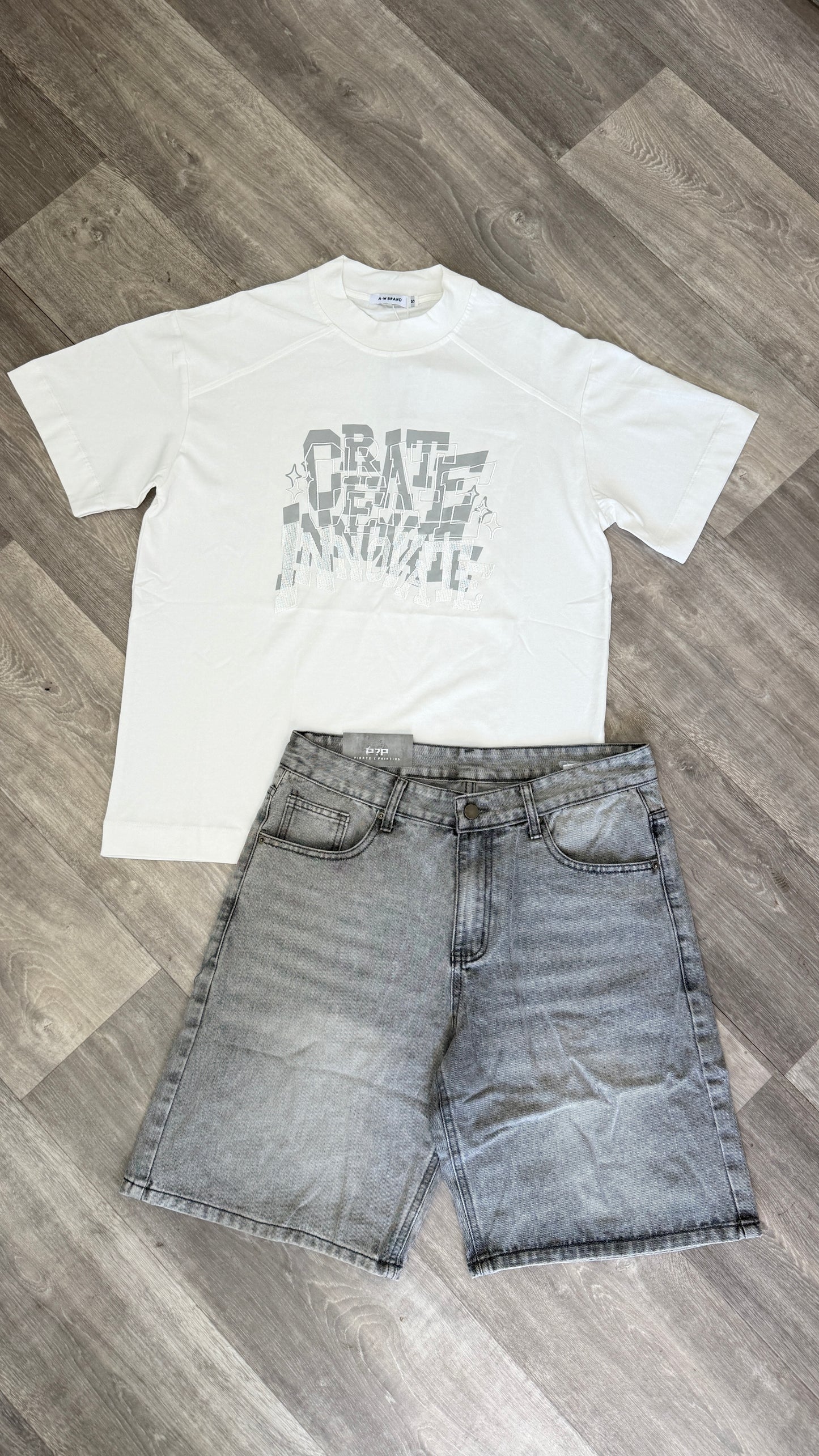 T shirt innovate white